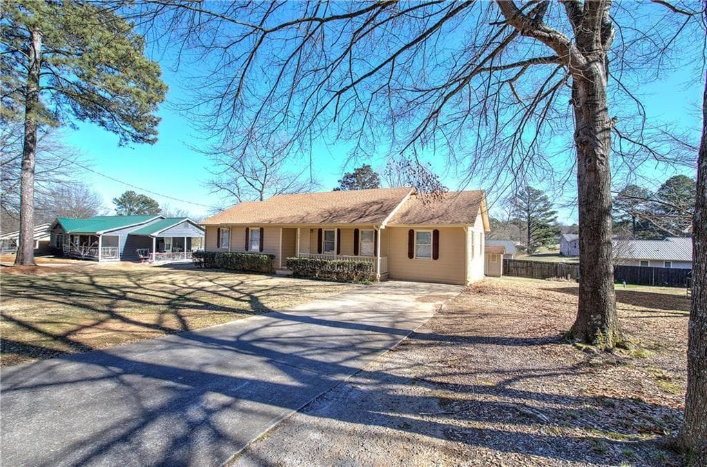 3 bedroom, 2 bathroom, 1,556 sq ft single family residence for sale at 58 Habersham Circle, Cartersville, GA 30121 — photo 2