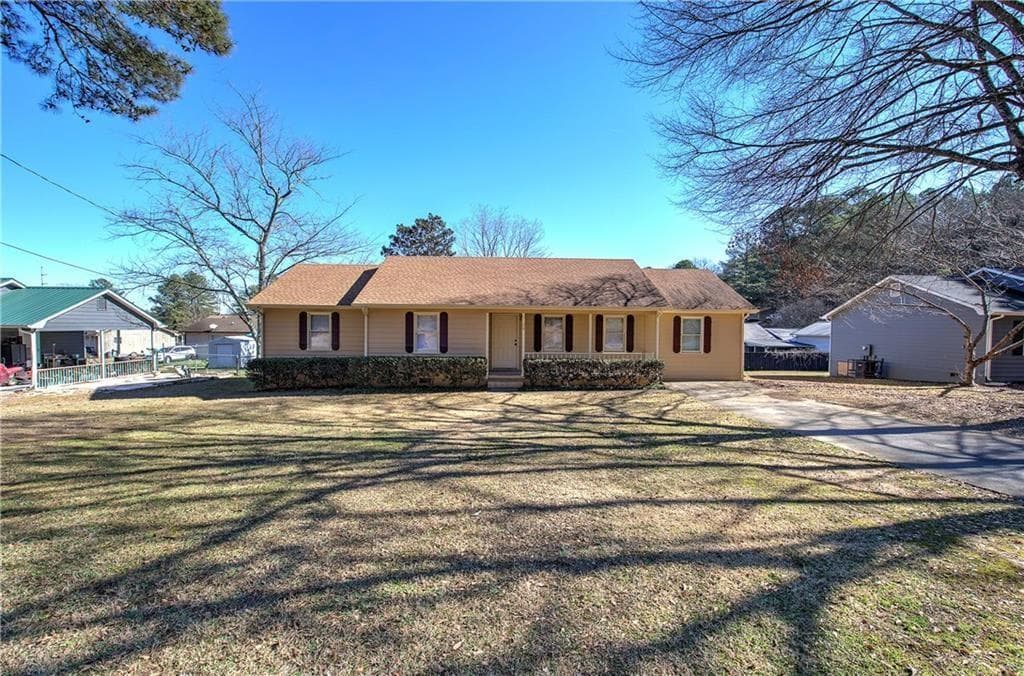 3 bedroom, 2 bathroom, 1,556 sq ft single family residence for sale at 58 Habersham Circle, Cartersville, GA 30121 — photo 3