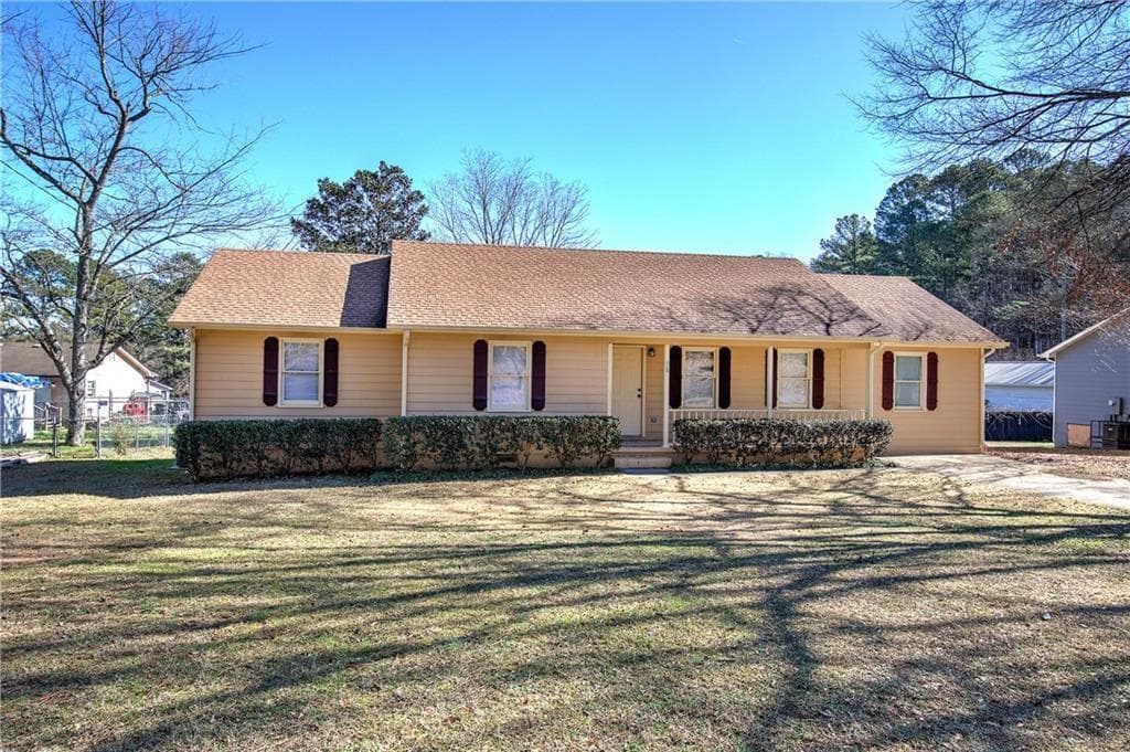 3 bedroom, 2 bathroom, 1,556 sq ft single family residence for sale at 58 Habersham Circle, Cartersville, GA 30121 — photo 4