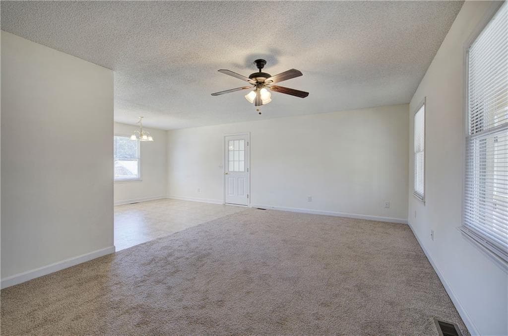 3 bedroom, 2 bathroom, 1,556 sq ft single family residence for sale at 58 Habersham Circle, Cartersville, GA 30121 — photo 5