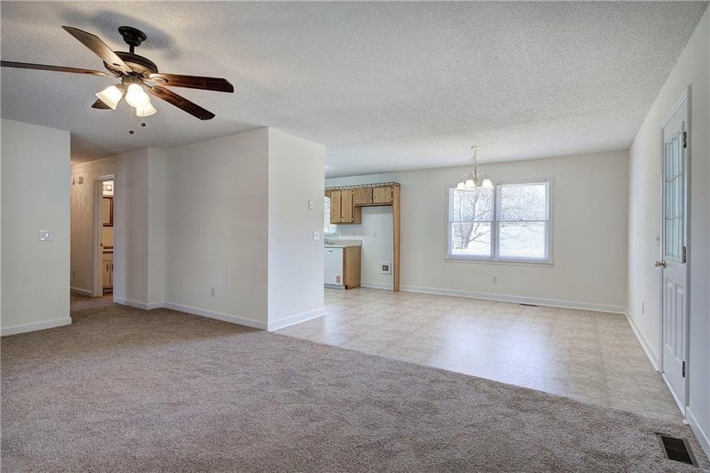 3 bedroom, 2 bathroom, 1,556 sq ft single family residence for sale at 58 Habersham Circle, Cartersville, GA 30121 — photo 8