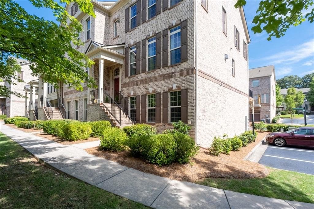 3 bedroom, 4 bathroom townhouse for rent at 1034 East Paces Chase, Atlanta, GA 30326 for $3,800 a month — photo 1 of 40