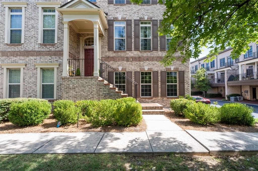 3 bedroom, 4 bathroom townhouse for rent at 1034 East Paces Chase, Atlanta, GA 30326 for $3,800 a month — photo 2
