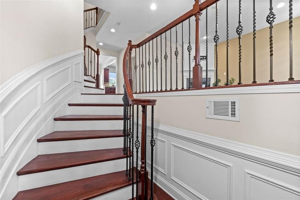 3 bedroom, 4 bathroom townhouse for rent at 1034 East Paces Chase, Atlanta, GA 30326 for $3,800 a month — photo 5