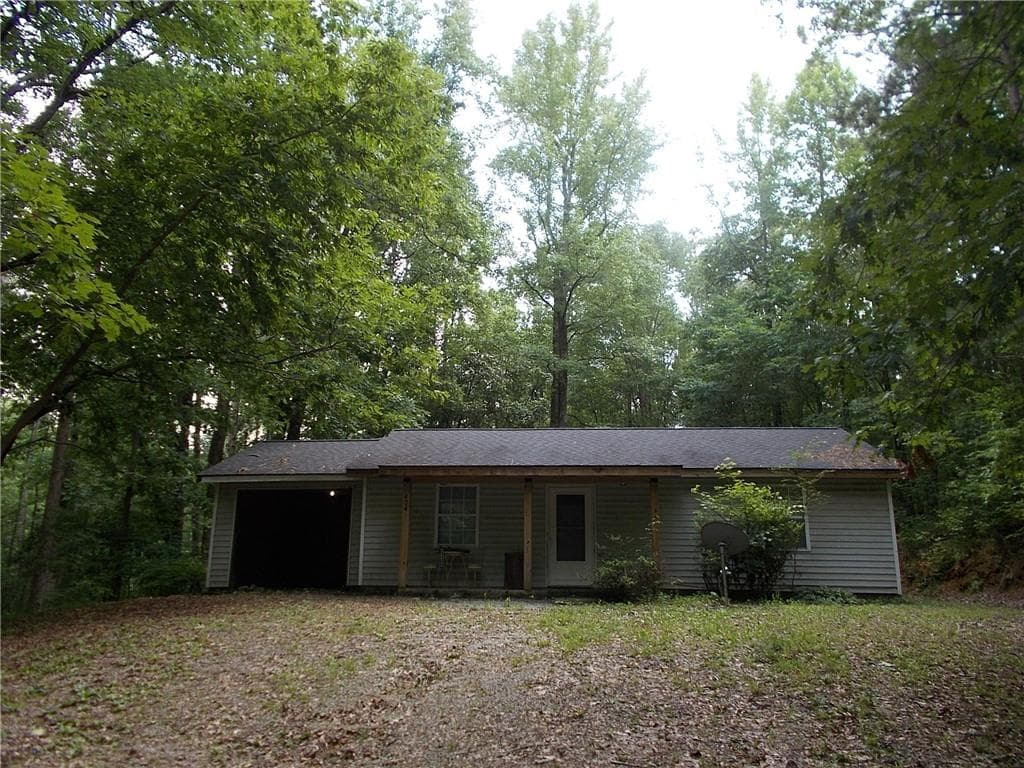 1 bedroom, 2 bathroom, 912 sq ft single family residence for sale at 434 Old Jones Road, Whitesburg, GA 30185 — photo 1 of 9