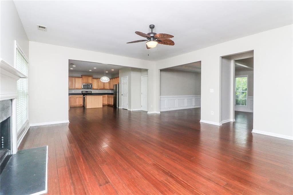 5 bedroom, 4 bathroom, 3,184 sq ft single family residence for sale at 911 Queensbrooke Way, Mableton, GA 30126 — photo 4