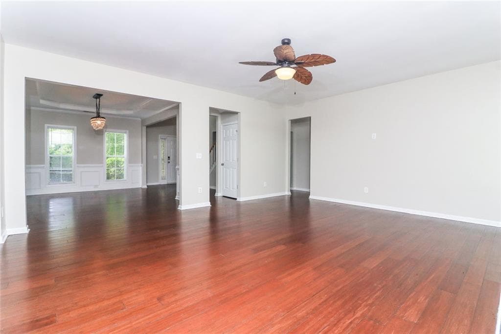 5 bedroom, 4 bathroom, 3,184 sq ft single family residence for sale at 911 Queensbrooke Way, Mableton, GA 30126 — photo 5