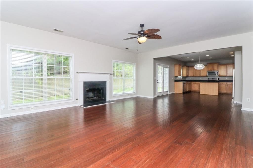5 bedroom, 4 bathroom, 3,184 sq ft single family residence for sale at 911 Queensbrooke Way, Mableton, GA 30126 — photo 7