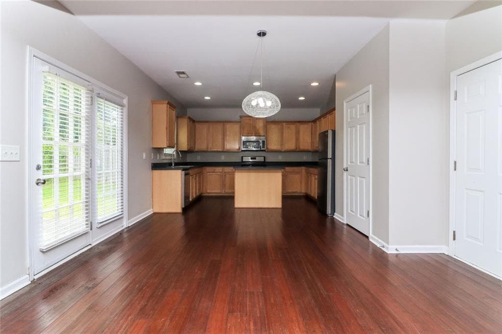 5 bedroom, 4 bathroom, 3,184 sq ft single family residence for sale at 911 Queensbrooke Way, Mableton, GA 30126 — photo 10