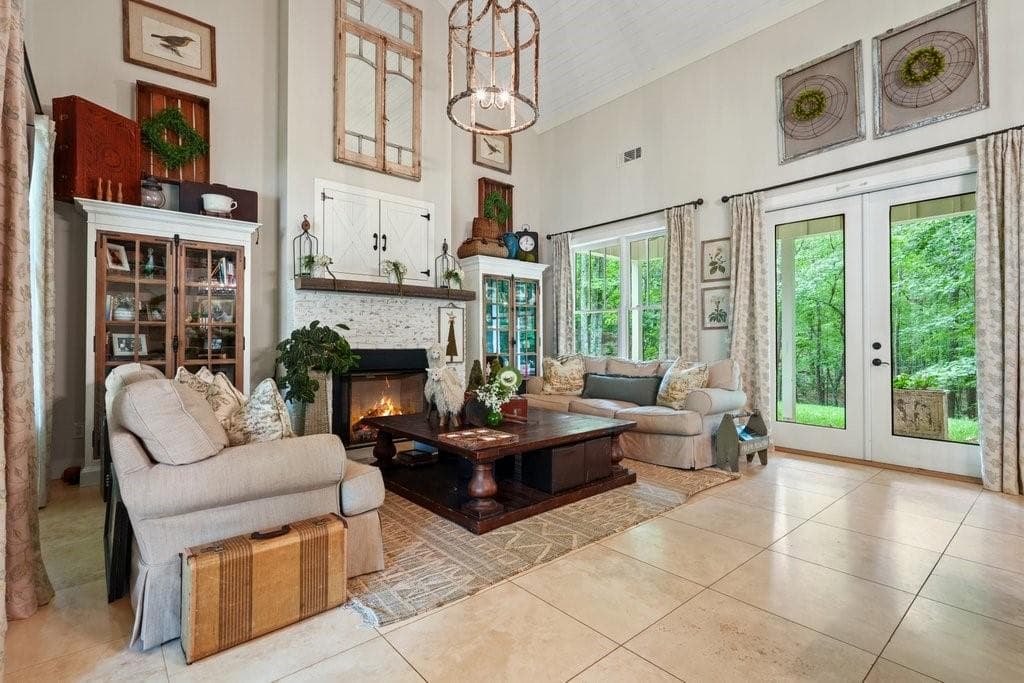 2 bedroom, 1 bathroom, 2,112 sq ft single family residence under contract at 331 Blackberry Trail, Ball Ground, GA 30107 — photo 4