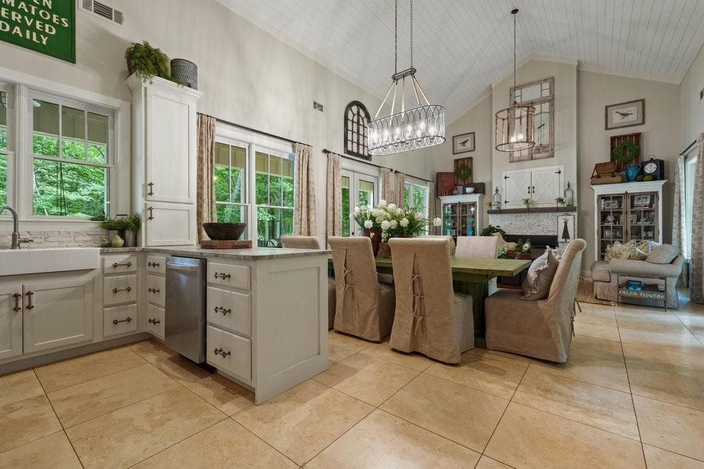 2 bedroom, 1 bathroom, 2,112 sq ft single family residence under contract at 331 Blackberry Trail, Ball Ground, GA 30107 — photo 9