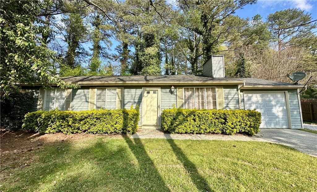 3 bedroom, 1 bathroom, 1,080 sq ft single family residence for rent at 2848 Ancient Oak Court, Snellville, GA 30078 for $1,900 a month — photo 1 of 13