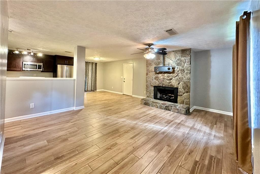3 bedroom, 1 bathroom, 1,080 sq ft single family residence for rent at 2848 Ancient Oak Court, Snellville, GA 30078 for $1,900 a month — photo 2