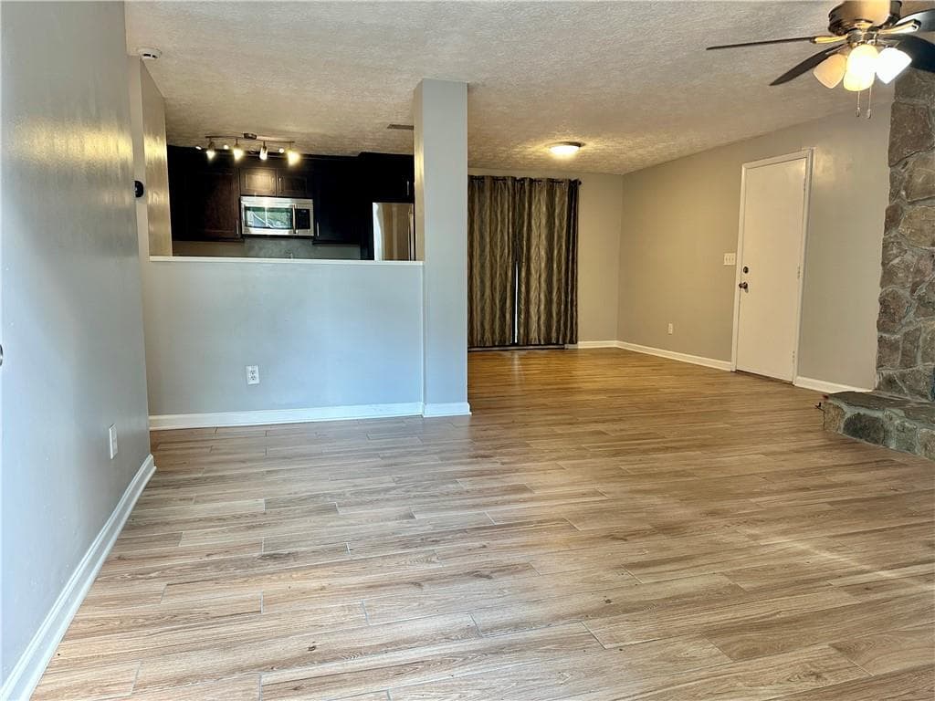 3 bedroom, 1 bathroom, 1,080 sq ft single family residence for rent at 2848 Ancient Oak Court, Snellville, GA 30078 for $1,900 a month — photo 3