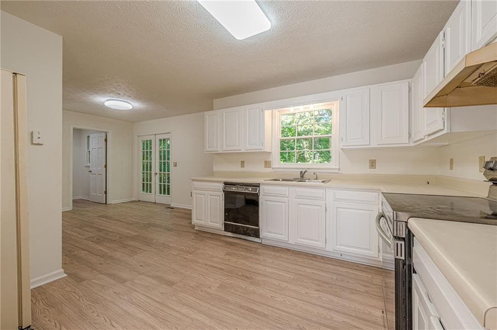 4 bedroom, 3 bathroom, 2,966 sq ft single family residence for sale at 2424 Tammeron Drive, Marietta, GA 30064 — photo 6