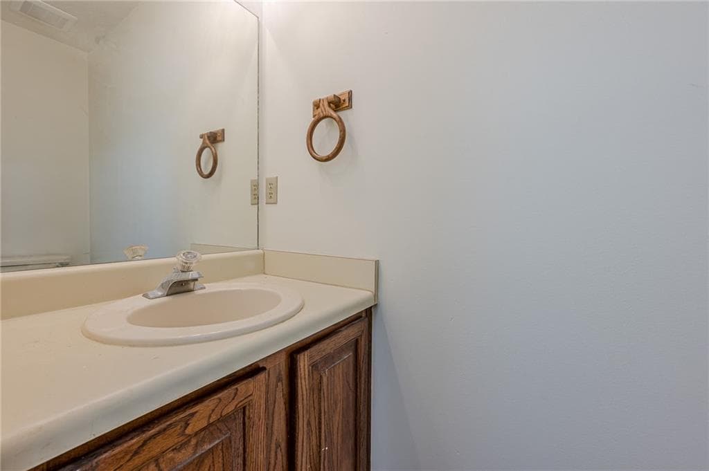 4 bedroom, 3 bathroom, 2,966 sq ft single family residence for sale at 2424 Tammeron Drive, Marietta, GA 30064 — photo 9