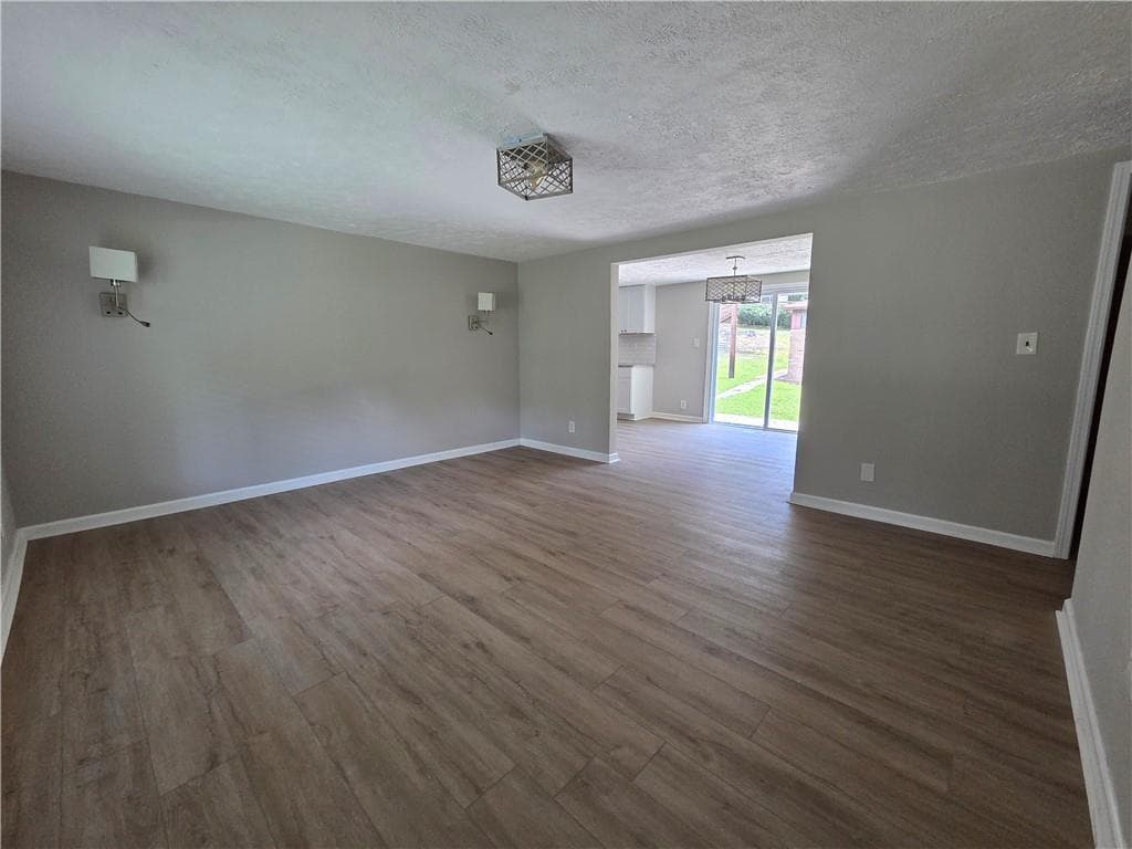 6 bedroom, 5 bathroom, 2,616 sq ft single family residence for sale at 3971 Buchanan Highway, Dallas, GA 30157 — photo 4