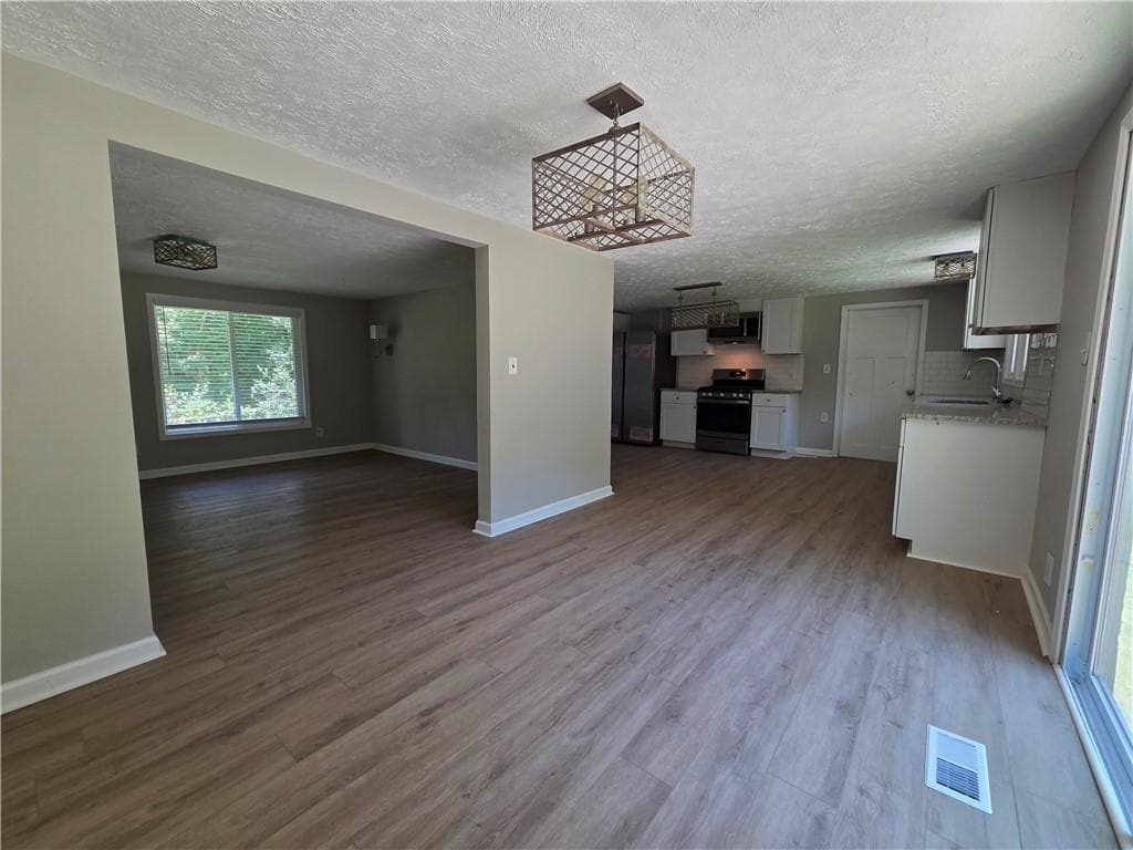 6 bedroom, 5 bathroom, 2,616 sq ft single family residence for sale at 3971 Buchanan Highway, Dallas, GA 30157 — photo 9