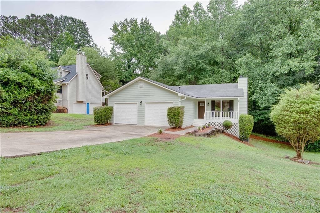 4 bedroom, 3 bathroom, 2,000 sq ft single family residence under contract at 3960 Rocmar Drive, Snellville, GA 30039 — photo 3