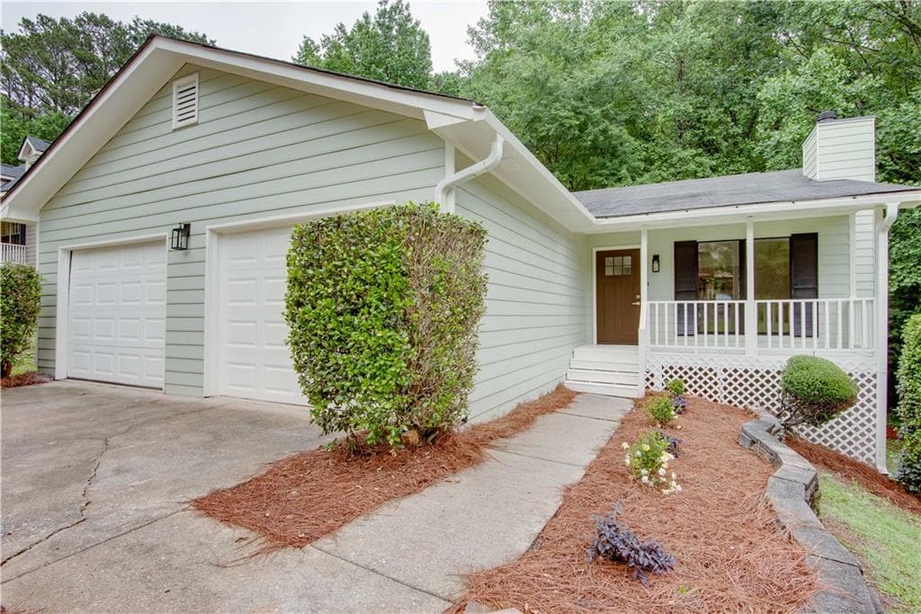4 bedroom, 3 bathroom, 2,000 sq ft single family residence under contract at 3960 Rocmar Drive, Snellville, GA 30039 — photo 4