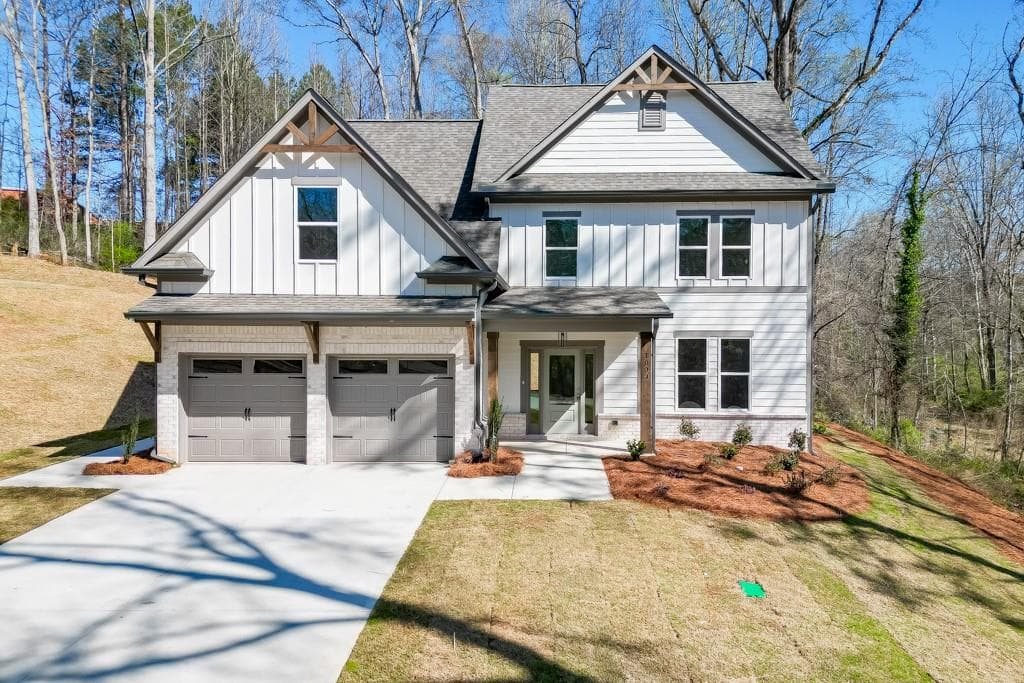 4 bedroom, 3 bathroom, 2,674 sq ft single family residence for sale at 1003 Lakeview, Commerce, GA 30529