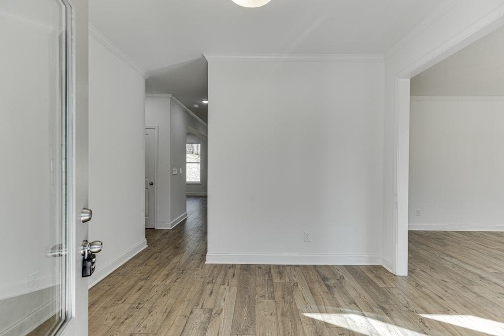 4 bedroom, 3 bathroom, 2,674 sq ft single family residence for sale at 1003 Lakeview, Commerce, GA 30529 — photo 4