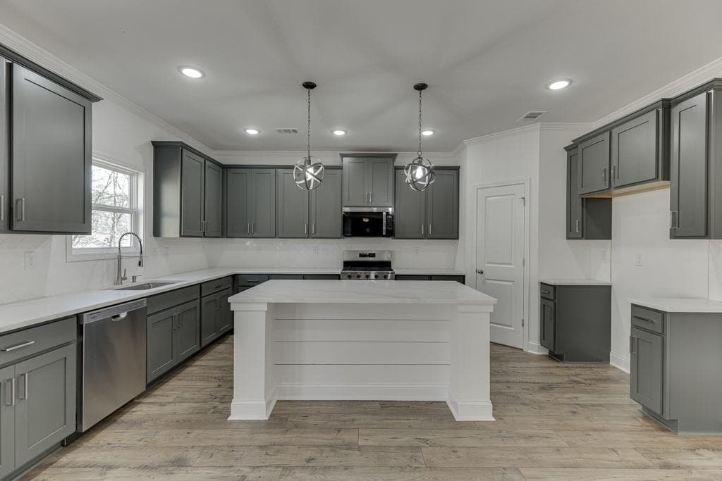 4 bedroom, 3 bathroom, 2,674 sq ft single family residence for sale at 1003 Lakeview, Commerce, GA 30529 — photo 6