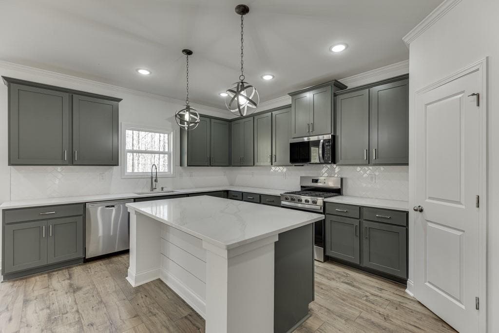 4 bedroom, 3 bathroom, 2,674 sq ft single family residence for sale at 1003 Lakeview, Commerce, GA 30529 — photo 7