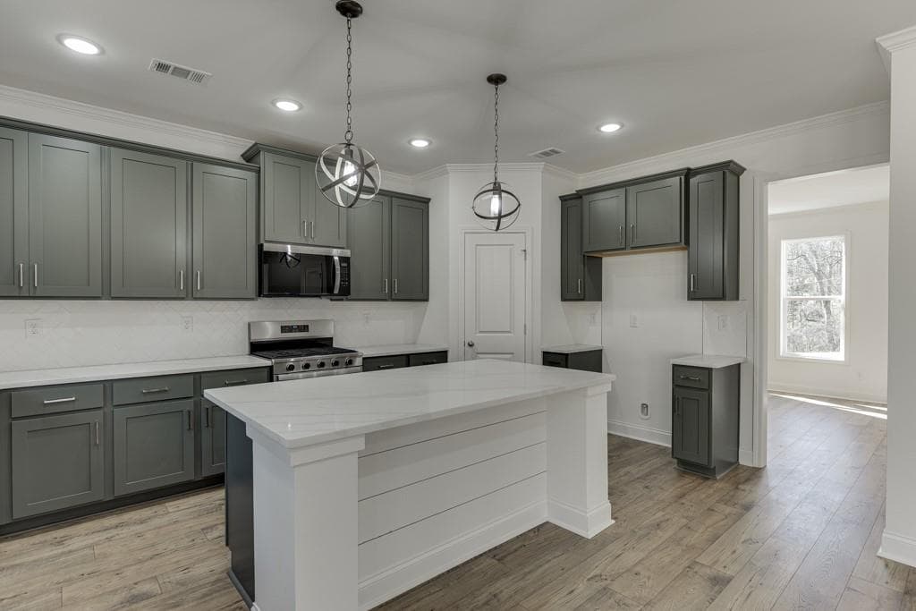 4 bedroom, 3 bathroom, 2,674 sq ft single family residence for sale at 1003 Lakeview, Commerce, GA 30529 — photo 8