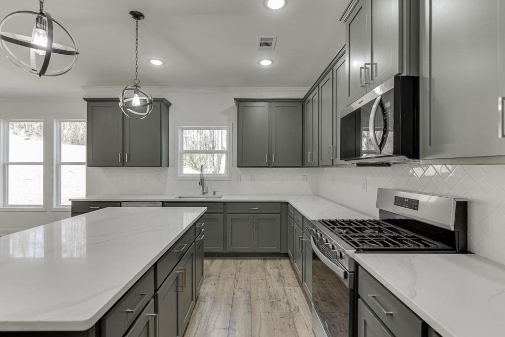 4 bedroom, 3 bathroom, 2,674 sq ft single family residence for sale at 1003 Lakeview, Commerce, GA 30529 — photo 10