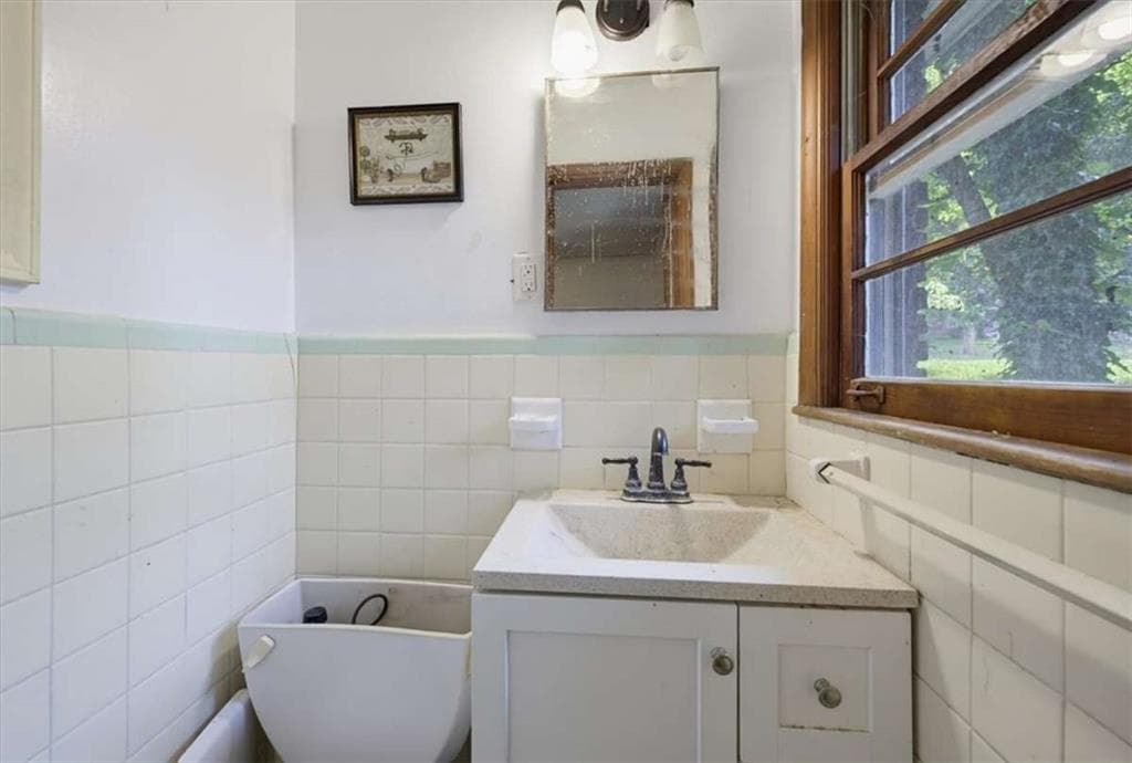 3 bedroom, 2 bathroom, 1,350 sq ft single family residence under contract at 1900 Windsor Drive, Atlanta, GA 30311 — photo 10