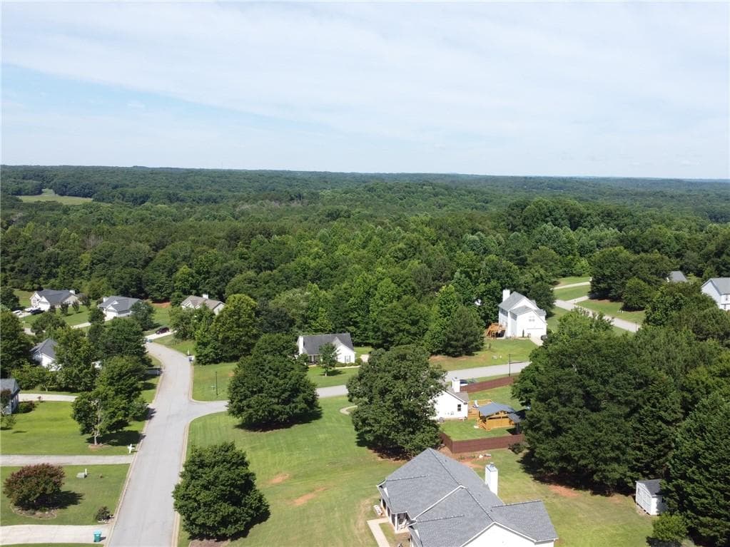 5 bedroom, 3 bathroom, 2,577 sq ft single family residence for sale at 713 Moonlite Trace, Winder, GA 30680 — photo 9