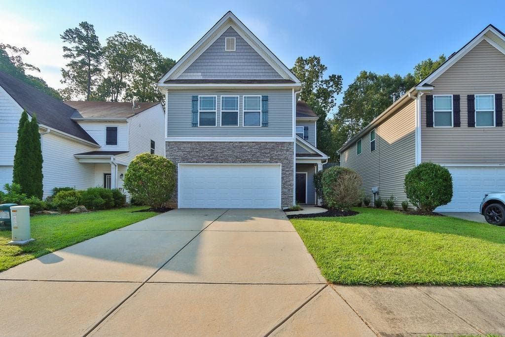 4 bedroom, 3 bathroom, 2,076 sq ft single family residence under contract at 4718 Mcever View Drive, Buford, GA 30518