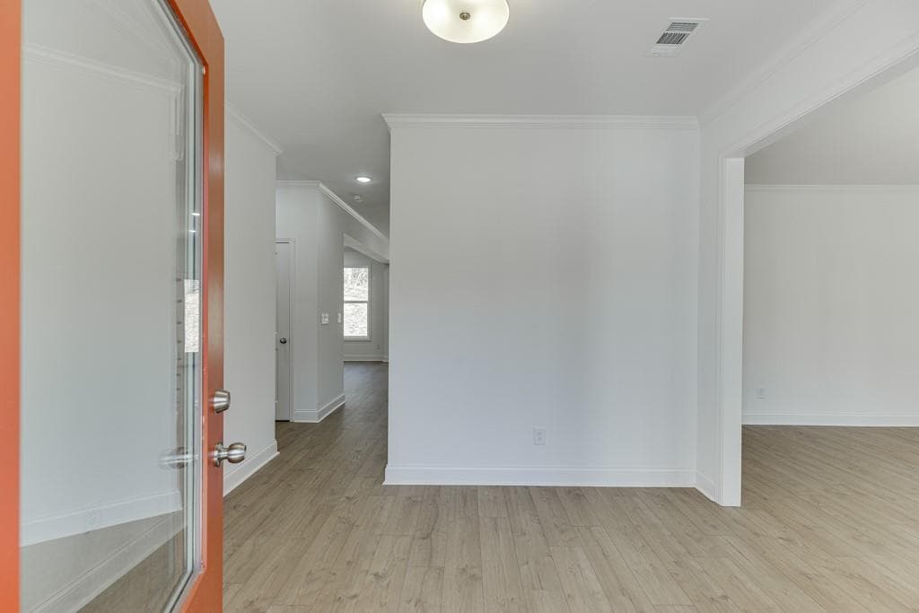 4 bedroom, 3 bathroom, 2,674 sq ft single family residence for sale at 979 Lakeview, Commerce, GA 30529 — photo 4