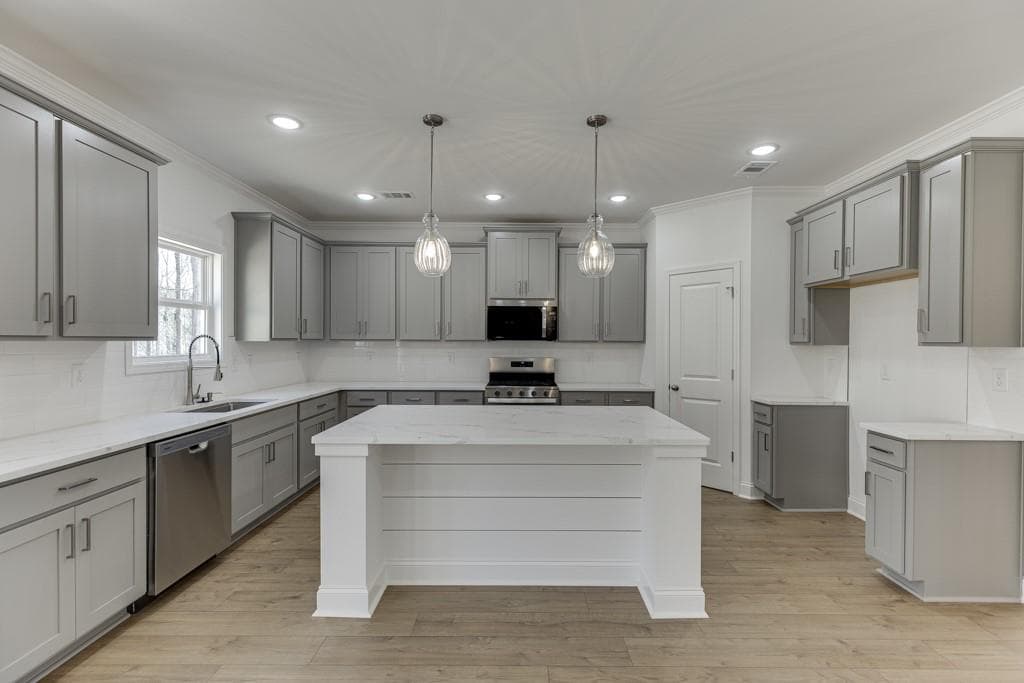 4 bedroom, 3 bathroom, 2,674 sq ft single family residence for sale at 979 Lakeview, Commerce, GA 30529 — photo 10