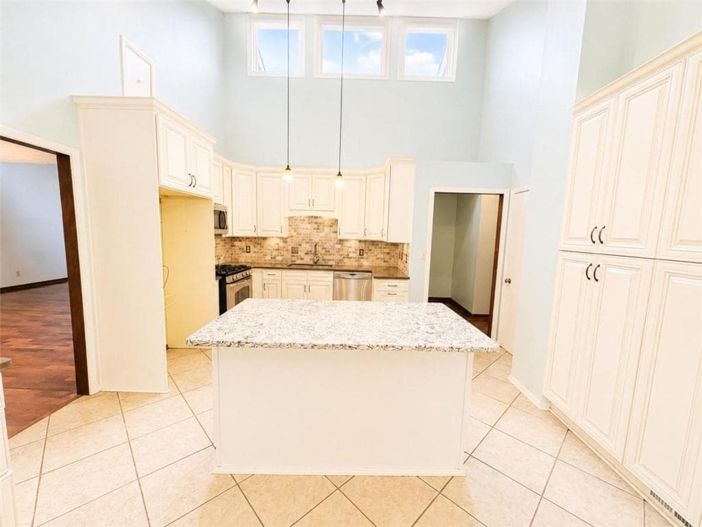 5 bedroom, 5 bathroom, 3,042 sq ft single family residence for sale at 7930 Sweetwater Drive, Douglasville, GA 30135 — photo 3
