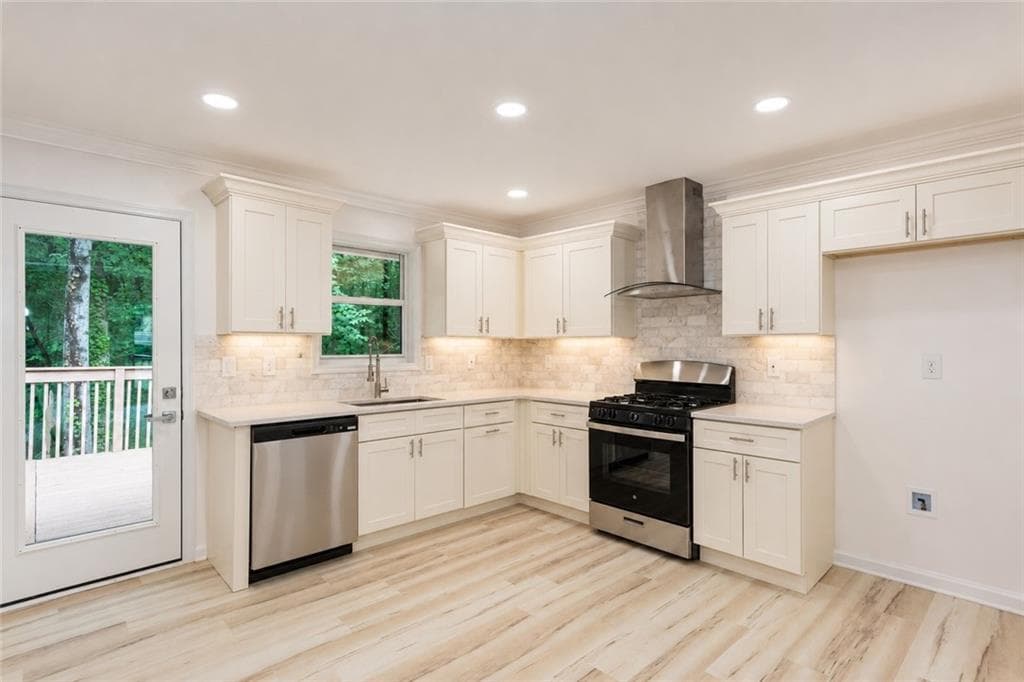4 bedroom, 3 bathroom, 2,000 sq ft single family residence under contract at 3960 Rocmar Drive, Snellville, GA 30039 — photo 10