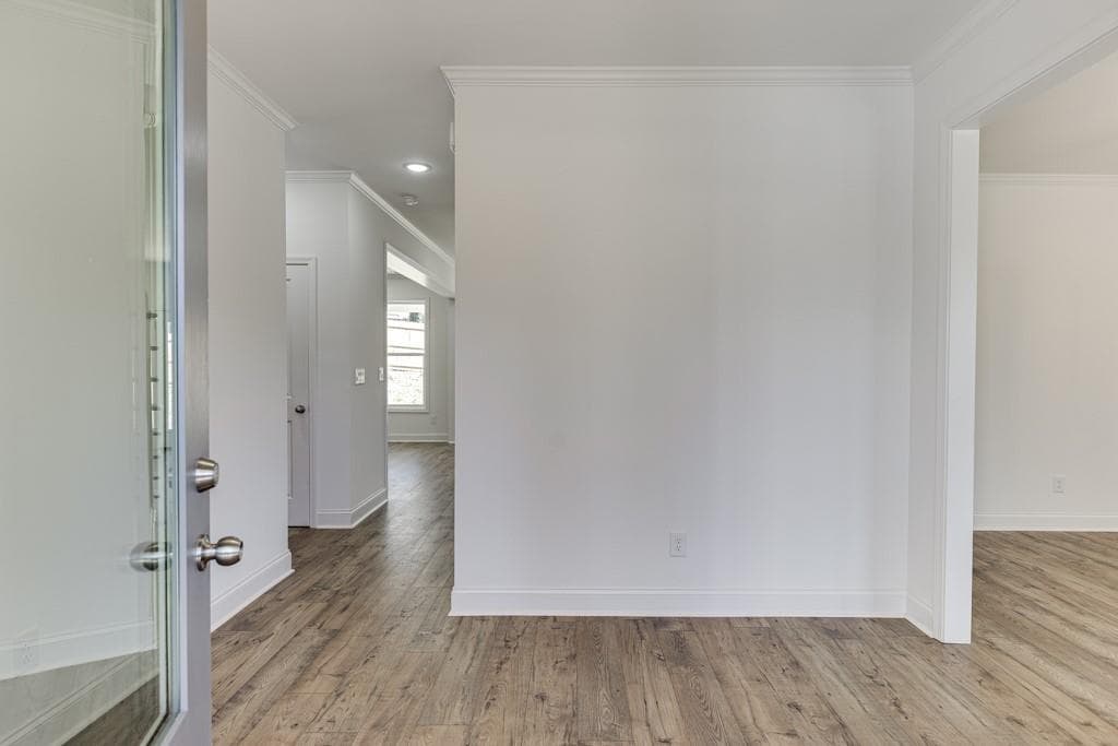 4 bedroom, 3 bathroom, 2,674 sq ft single family residence for sale at 929 Lakeview, Commerce, GA 30529 — photo 4