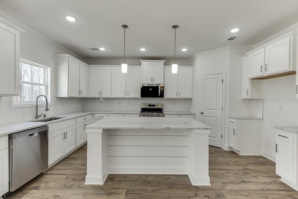 4 bedroom, 3 bathroom, 2,674 sq ft single family residence for sale at 929 Lakeview, Commerce, GA 30529 — photo 8