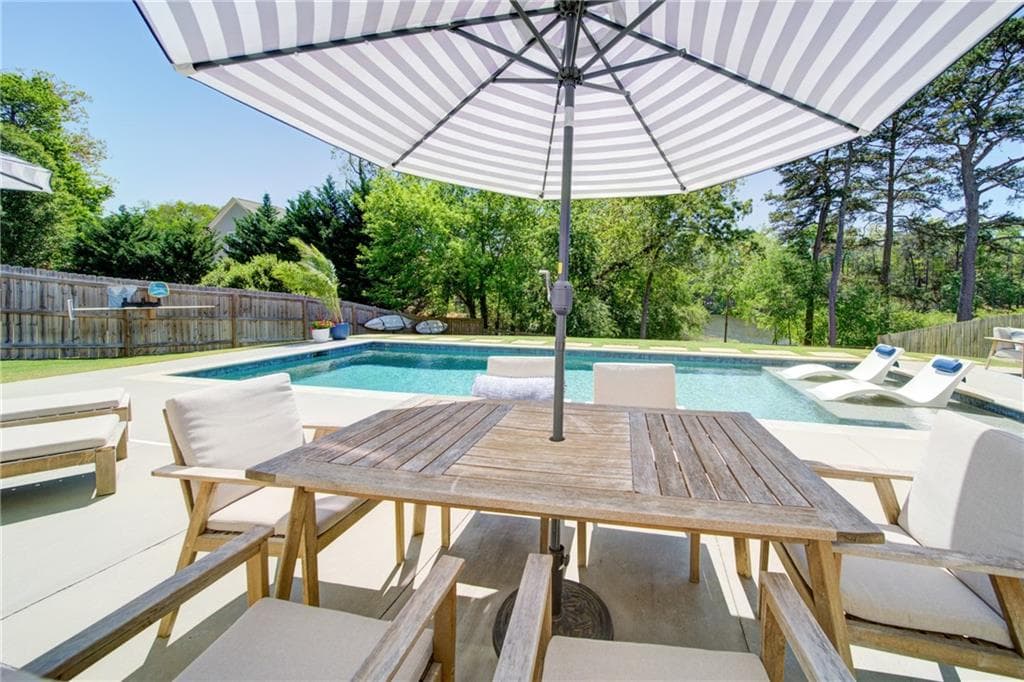 4 bedroom, 5 bathroom, 4,315 sq ft single family residence for sale at 4950 Plainsman Circle, Cumming, GA 30028 — photo 2