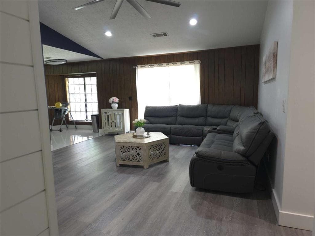 3 bedroom, 2 bathroom, 1,789 sq ft single family residence under contract at 5563 Button Gwinnett Place, Norcross, GA 30093 — photo 4