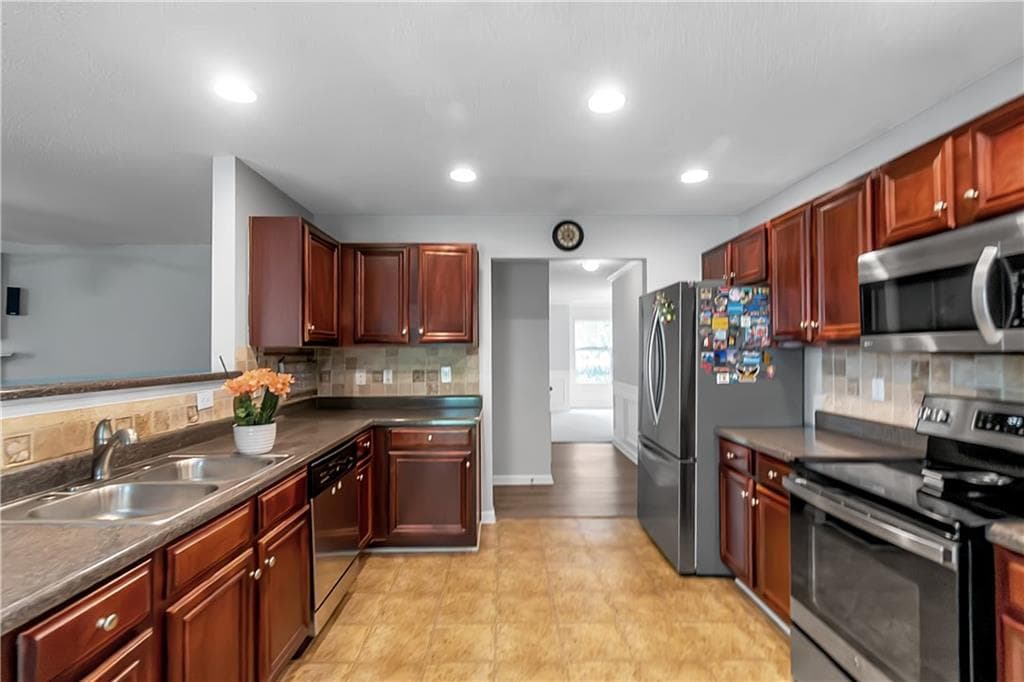 5 bedroom, 3 bathroom, 3,854 sq ft single family residence for sale at 4250 Defoors Farm Trail, Powder Springs, GA 30127 — photo 7