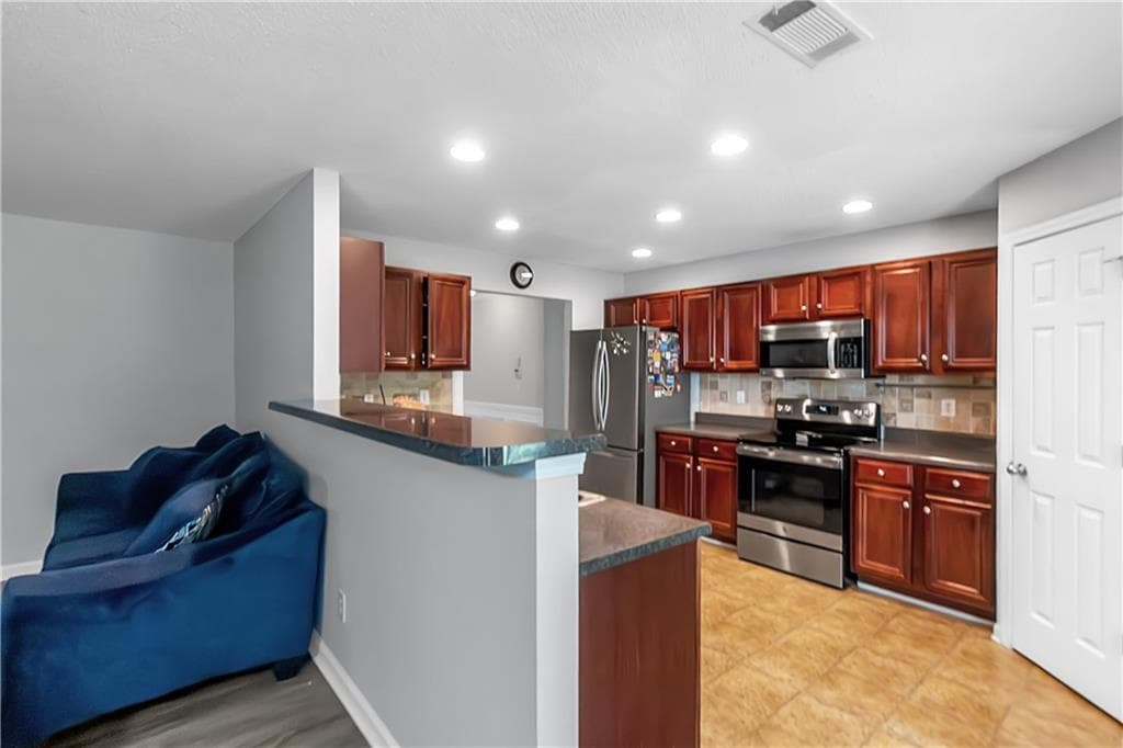 5 bedroom, 3 bathroom, 3,854 sq ft single family residence for sale at 4250 Defoors Farm Trail, Powder Springs, GA 30127 — photo 9