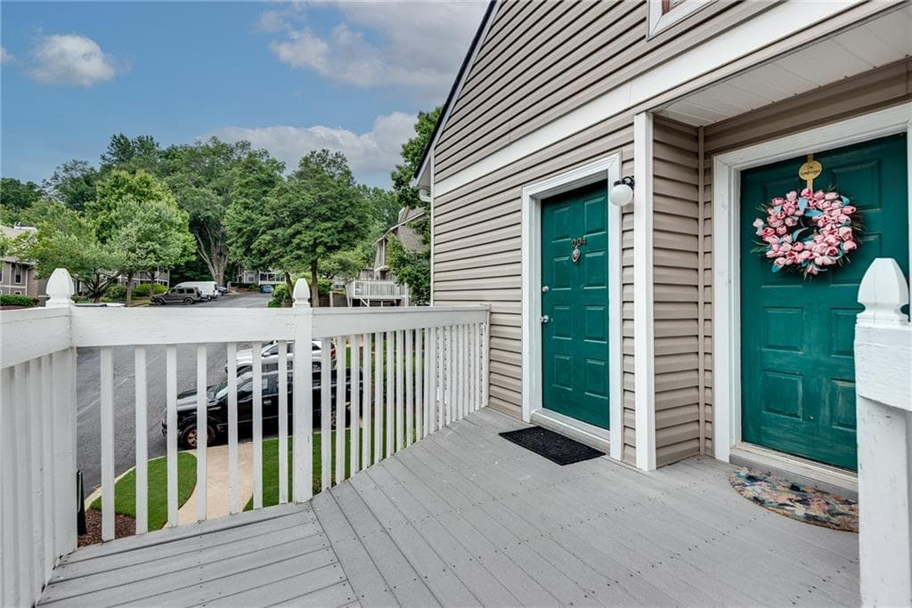 1 bedroom, 1 bathroom, 982 sq ft condominium for sale at 1004 Wynnes Ridge Circle, Marietta, GA 30067 — photo 2