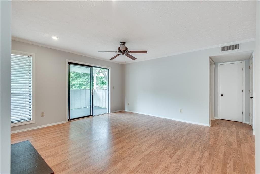 1 bedroom, 1 bathroom, 982 sq ft condominium for sale at 1004 Wynnes Ridge Circle, Marietta, GA 30067 — photo 3