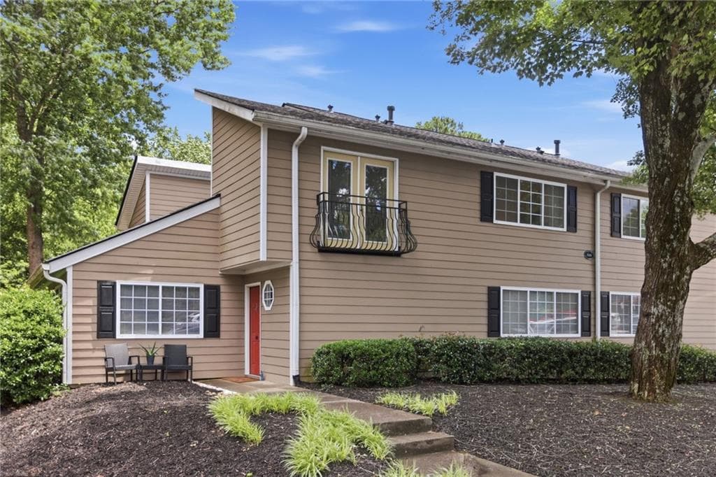 2 bedroom, 3 bathroom, 1,290 sq ft condominium under contract at 1468 Briarwood Road 301, Atlanta, GA 30319 — photo 2
