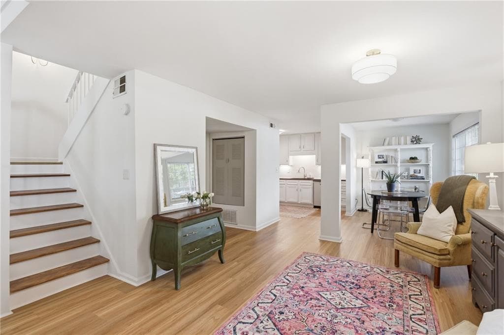 2 bedroom, 3 bathroom, 1,290 sq ft condominium under contract at 1468 Briarwood Road 301, Atlanta, GA 30319 — photo 5