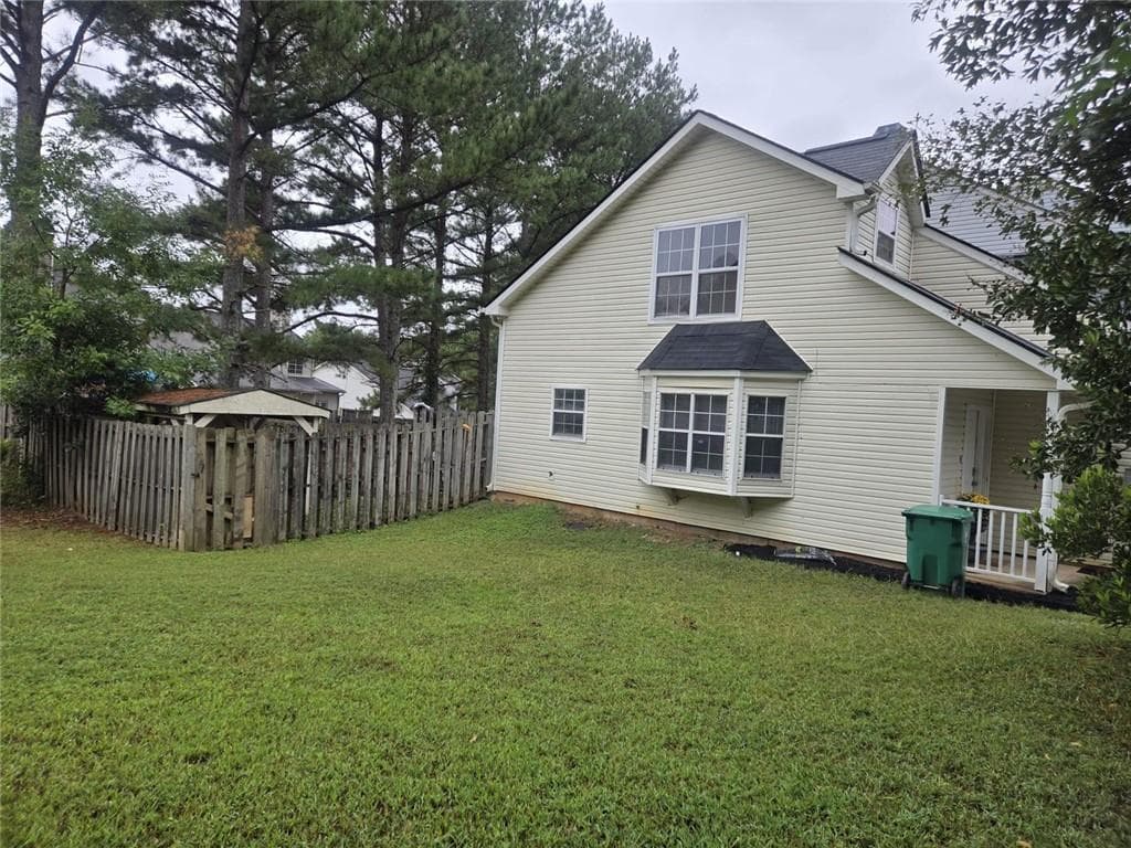 2 bedroom, 2 bathroom, 1,373 sq ft townhouse for sale at 5980 Sherwood Trace, Lithonia, GA 30038 — photo 2
