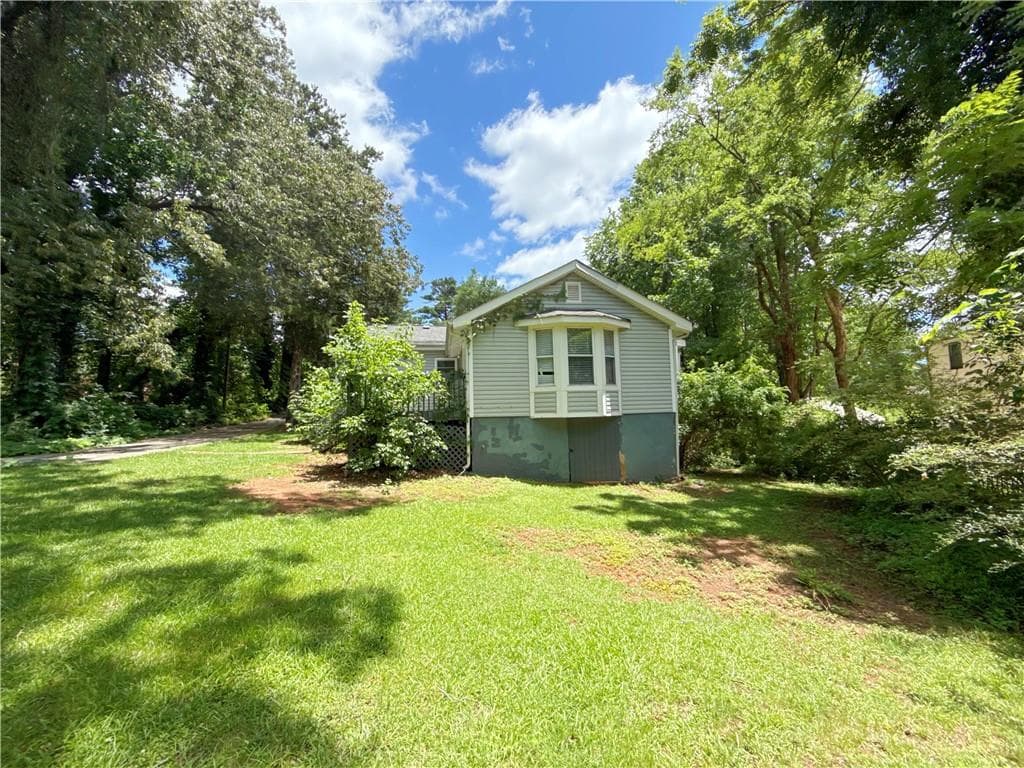 3 bedroom, 2 bathroom, 1,973 sq ft single family residence for sale at 1363 Boat Rock Road, Atlanta, GA 30331 — photo 4