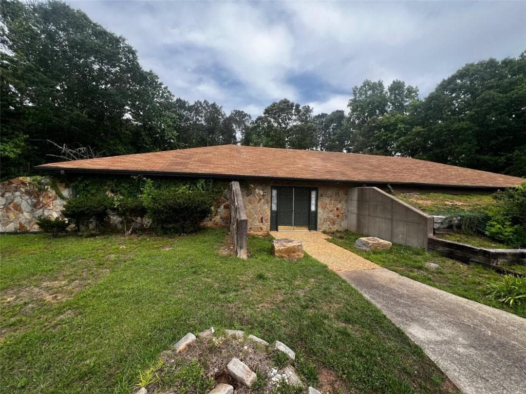 4 bedroom, 3 bathroom, 2,808 sq ft single family residence under contract at 4391 Leola Road, Douglasville, GA 30135